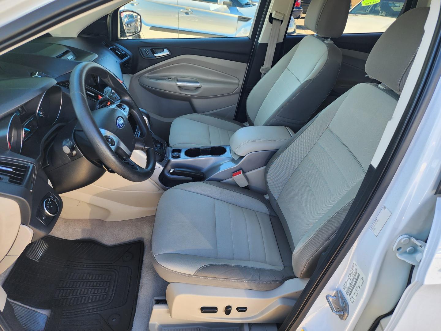 2015 WHITE Ford Escape SE (1FMCU9GX4FU) with an 1.6L L4 DOHC 16V engine, 6-Speed Automatic transmission, located at 2660 S.Garland Avenue, Garland, TX, 75041, (469) 298-3118, 32.885551, -96.655602 - Welcome to DallasAutos4Less, one of the Premier BUY HERE PAY HERE Dealers in the North Dallas Area. We specialize in financing to people with NO CREDIT or BAD CREDIT. We need proof of income, proof of residence, and a ID. Come buy your new car from us today!! This is a Super Clean 2015 FORD ESCAP - Photo#12